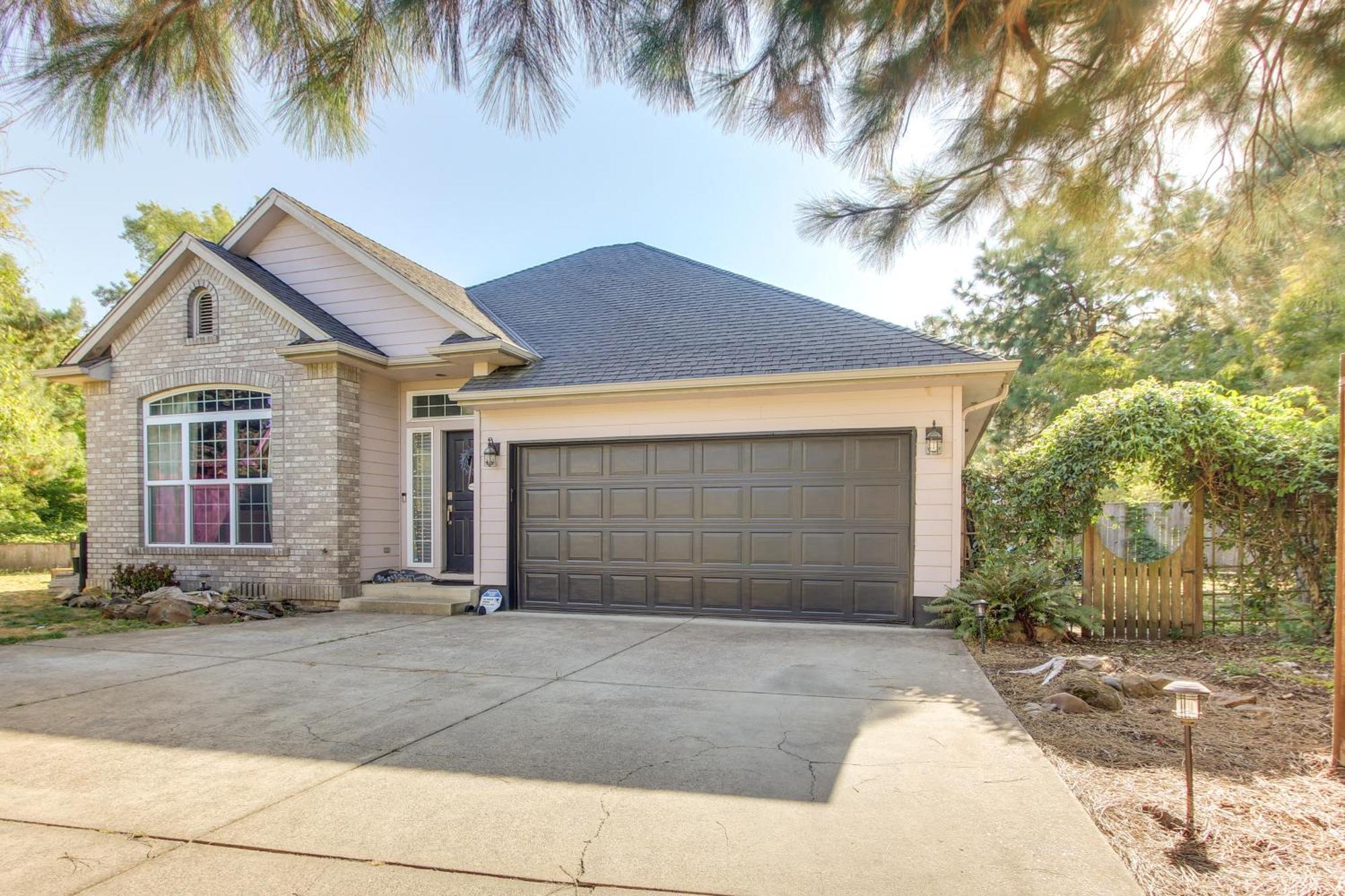 Pet-Friendly Home With Grill, 2 Mi To Autzen Stadium スプリングフィールド エクステリア 写真